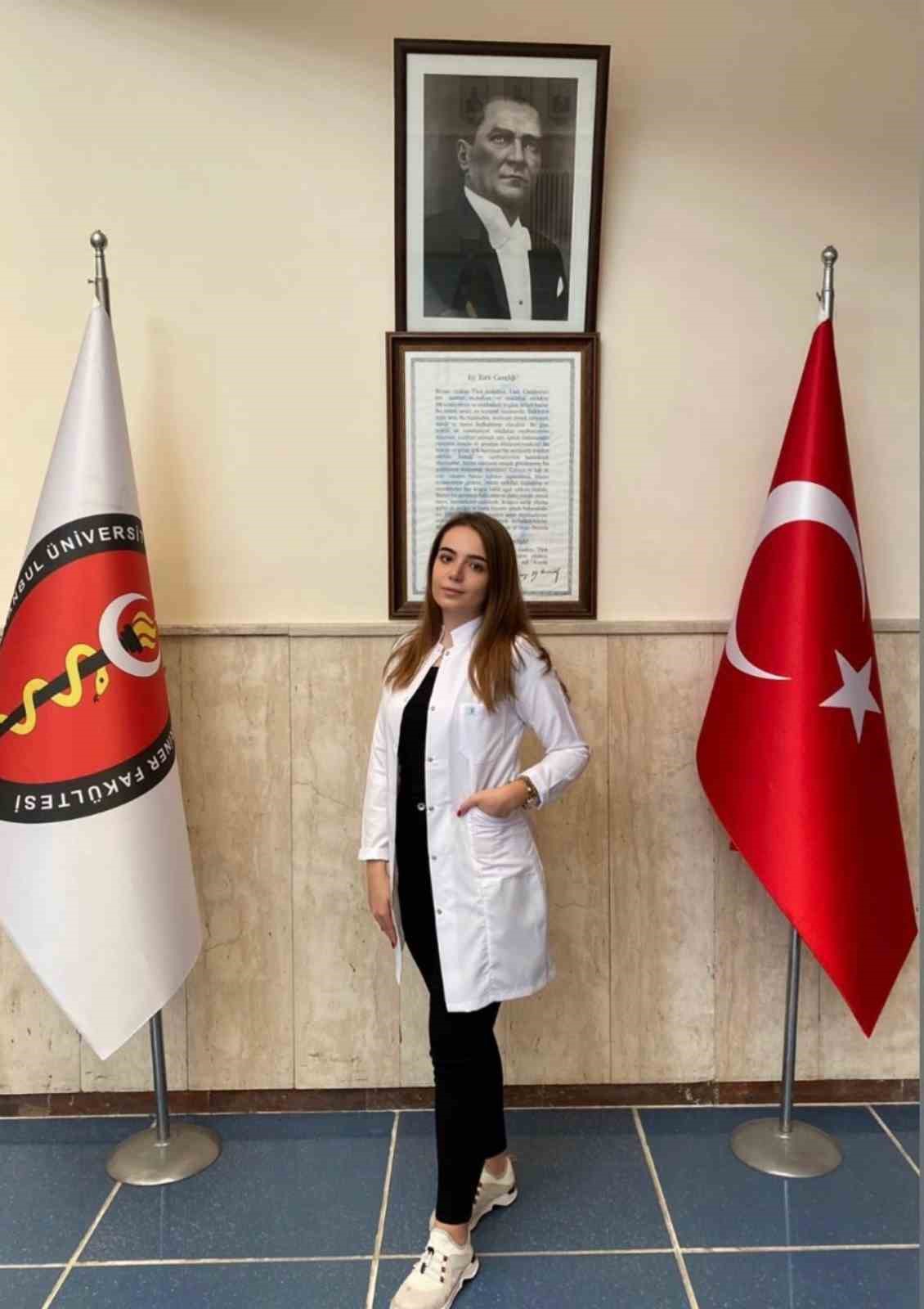 İstanbul &Uuml;niversitesi Cerrahpaşa&rsquo;da, mezuniyet t&ouml;reninde b&uuml;y&uuml;k vefa
