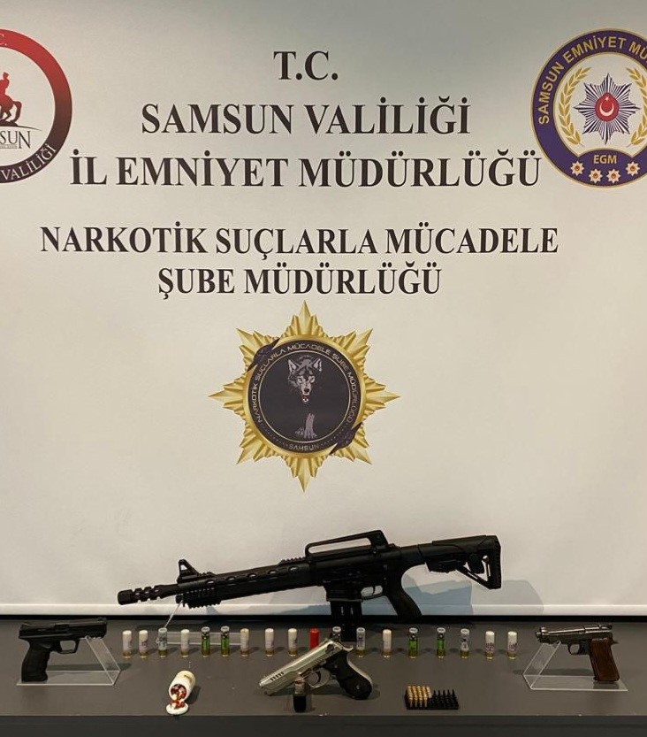 Samsun&rsquo;da uyuşturucu tacirlerine şafak operasyonu: 21 g&ouml;zaltı
