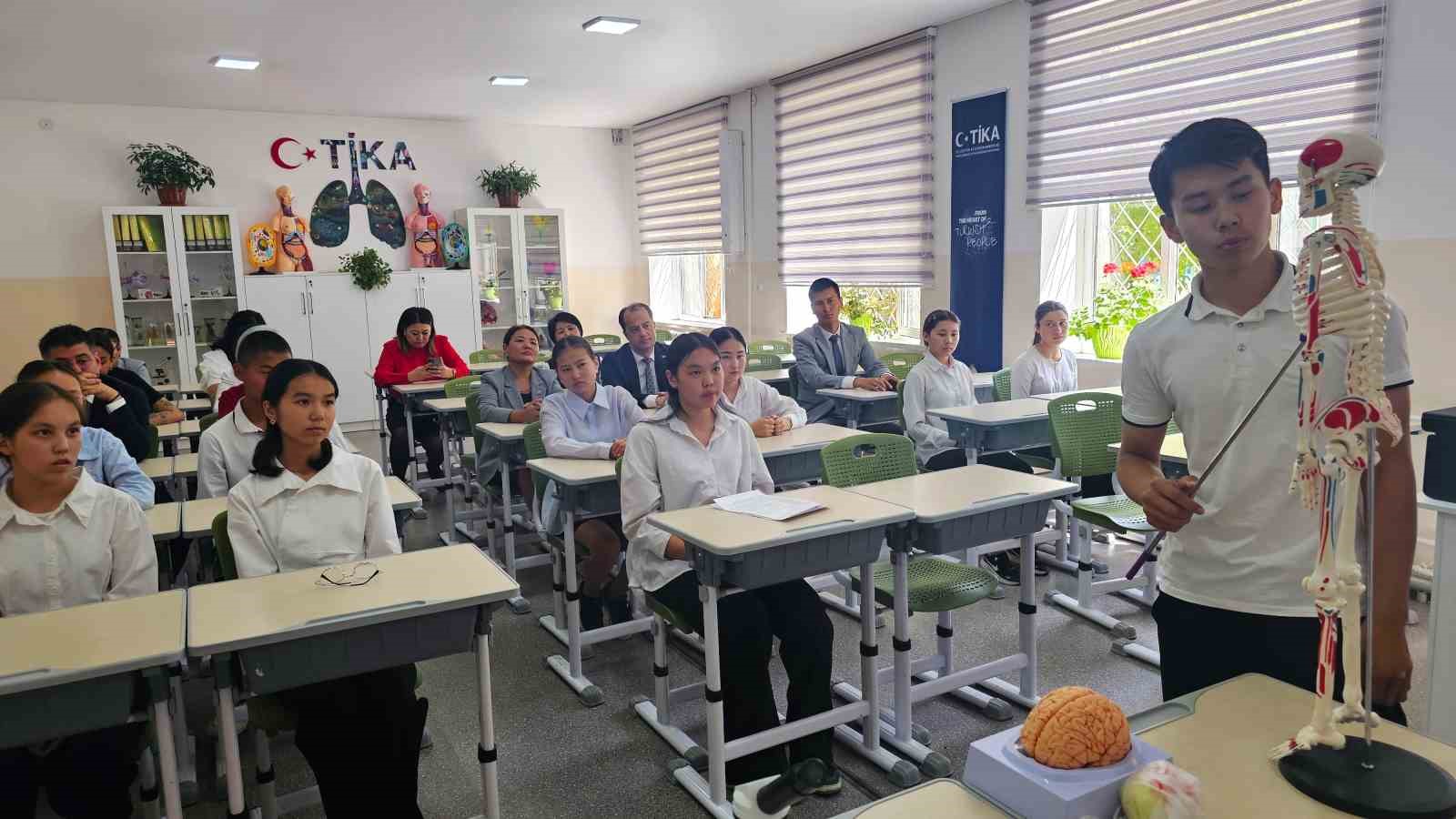 TİKA’dan Kırgızistan’da eğitime destek: Biyoloji sınıfı yenilendi