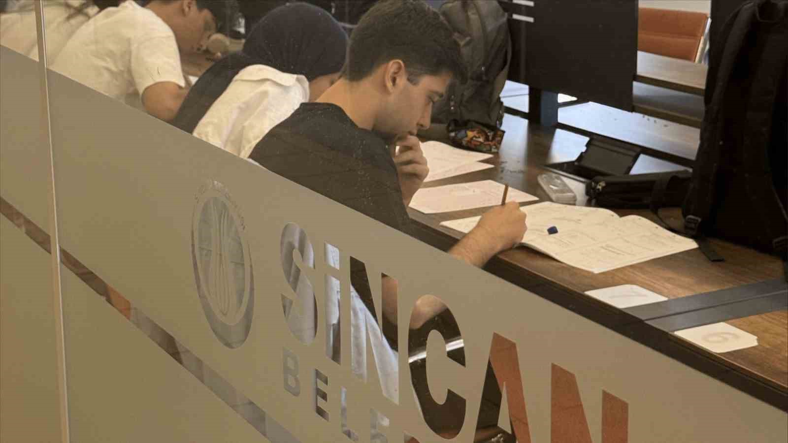 Sincan Millet Kıraathanelerinde AYT deneme sınavı yapıldı