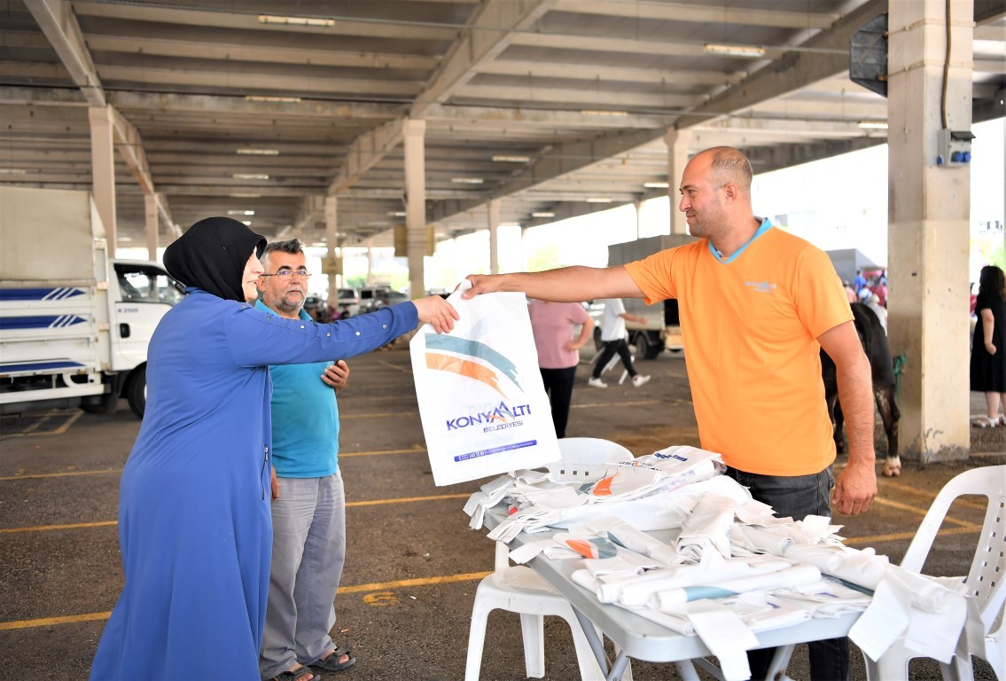 Konyaaltı’ndan iki noktada kurban kesim desteği
