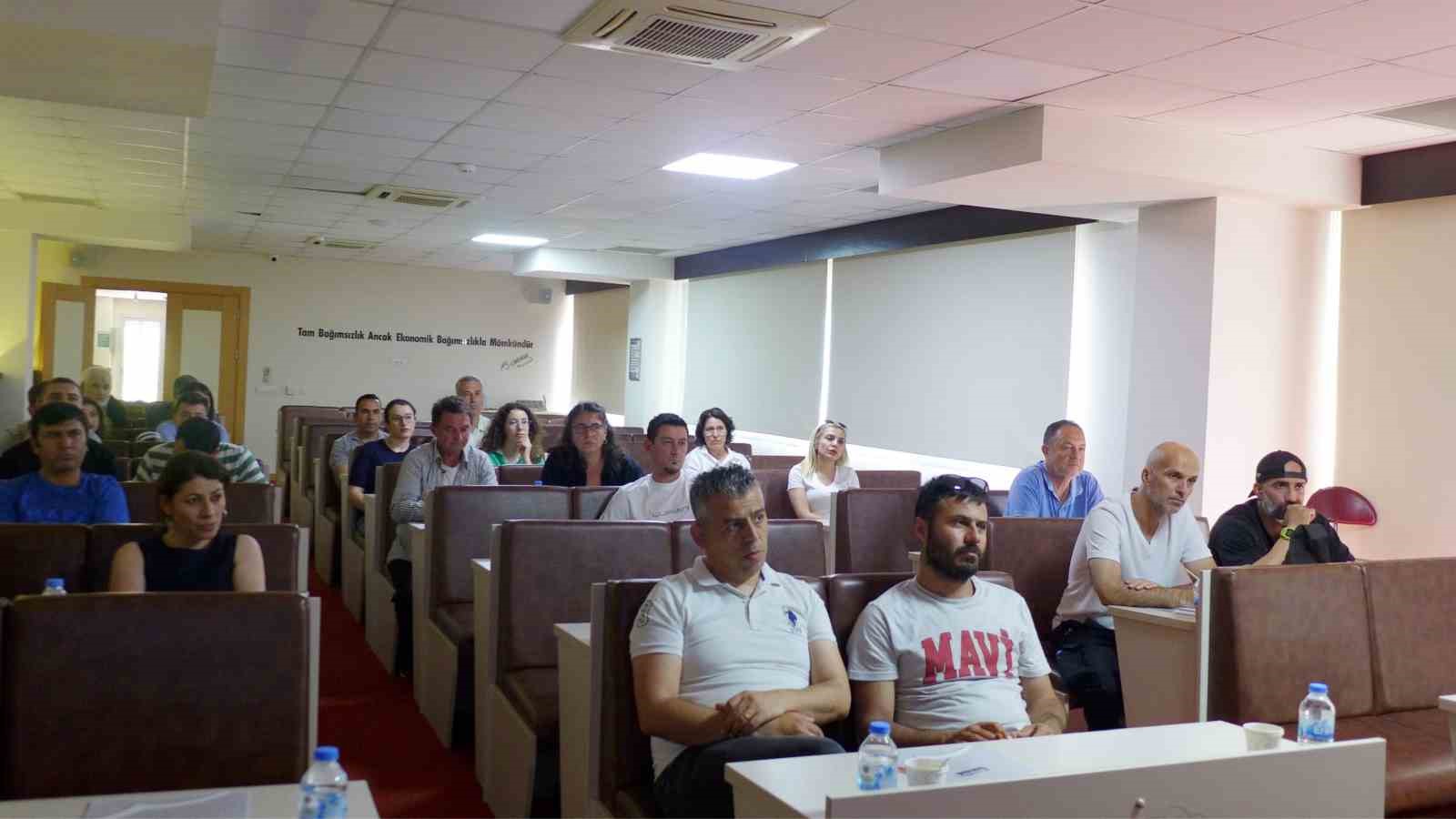 Kuşadası Ticaret Odası’nda Lejyoner Hastalığı Hakkında Eğitim Verildi
