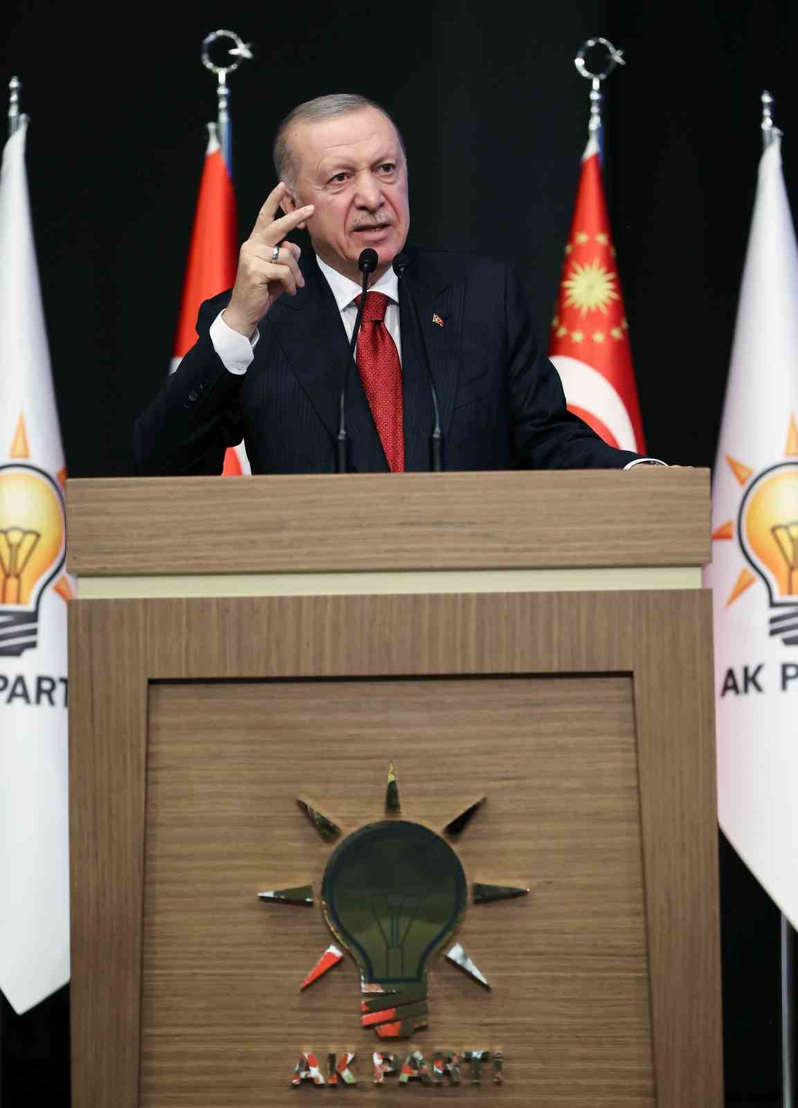 Cumhurbaşkanı Erdoğan: "Yeni anayasayı evrensel ölçüleri yansıtan eksiksiz bir hürriyetler listesi olarak aziz milletimizin ve demokrasimizin envanterine katmakta kararlıyız"

