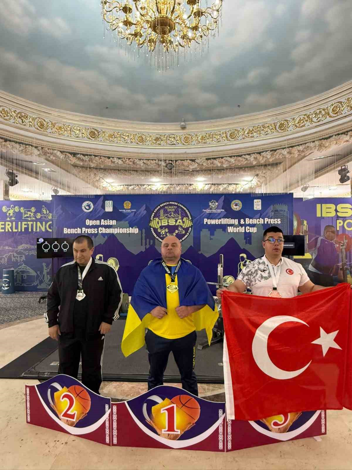 Kazakistan’da madalya yağmuru
