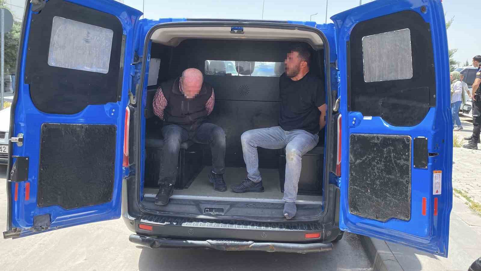 17 yaşındaki gen&ccedil; arazi kavgasında t&uuml;feği ateşledi, bir kişiyi ve yanlışlıkla babasını vurdu
