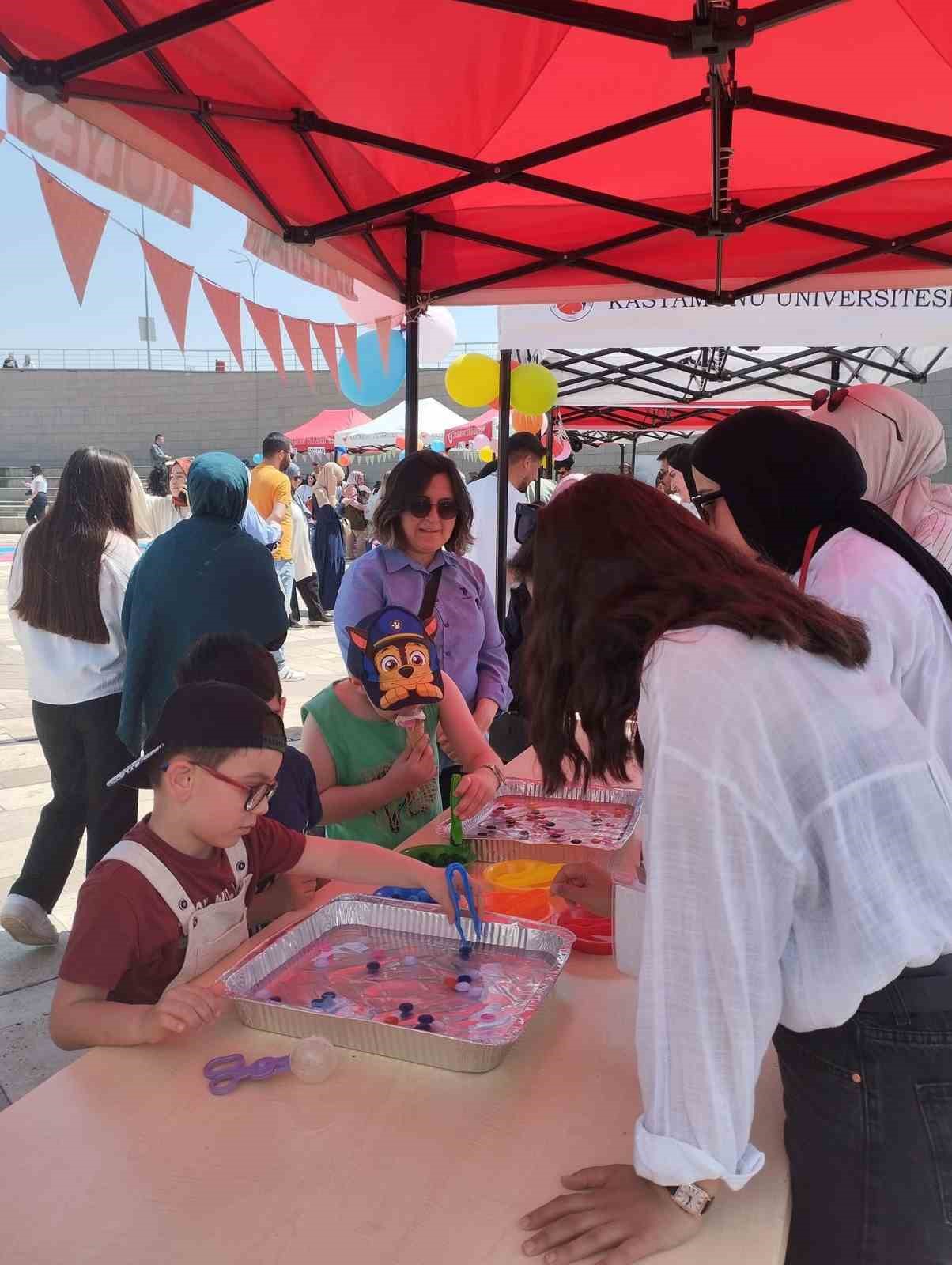 Kastamonu &Uuml;niversitesi&rsquo;nde binden fazla minik &ccedil;ocuk doyasıya eğlendi
