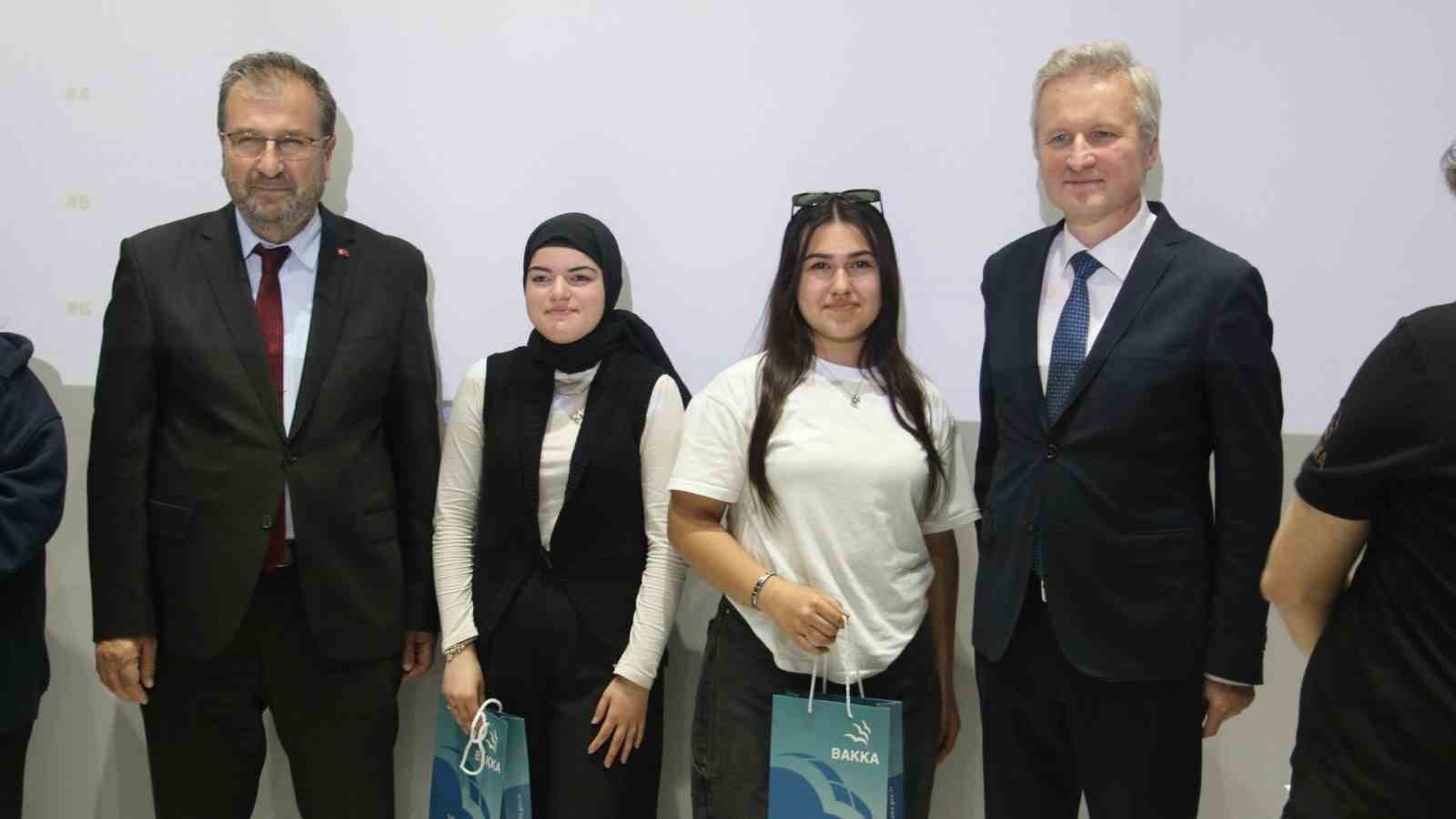 Siber vatan etkinliklerinde genç yeteneklere ödüller verildi
