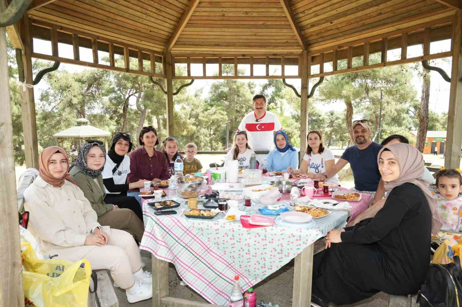 Bisiklet tutkunları doğa ve &ccedil;evre i&ccedil;in pedal &ccedil;evirdi
