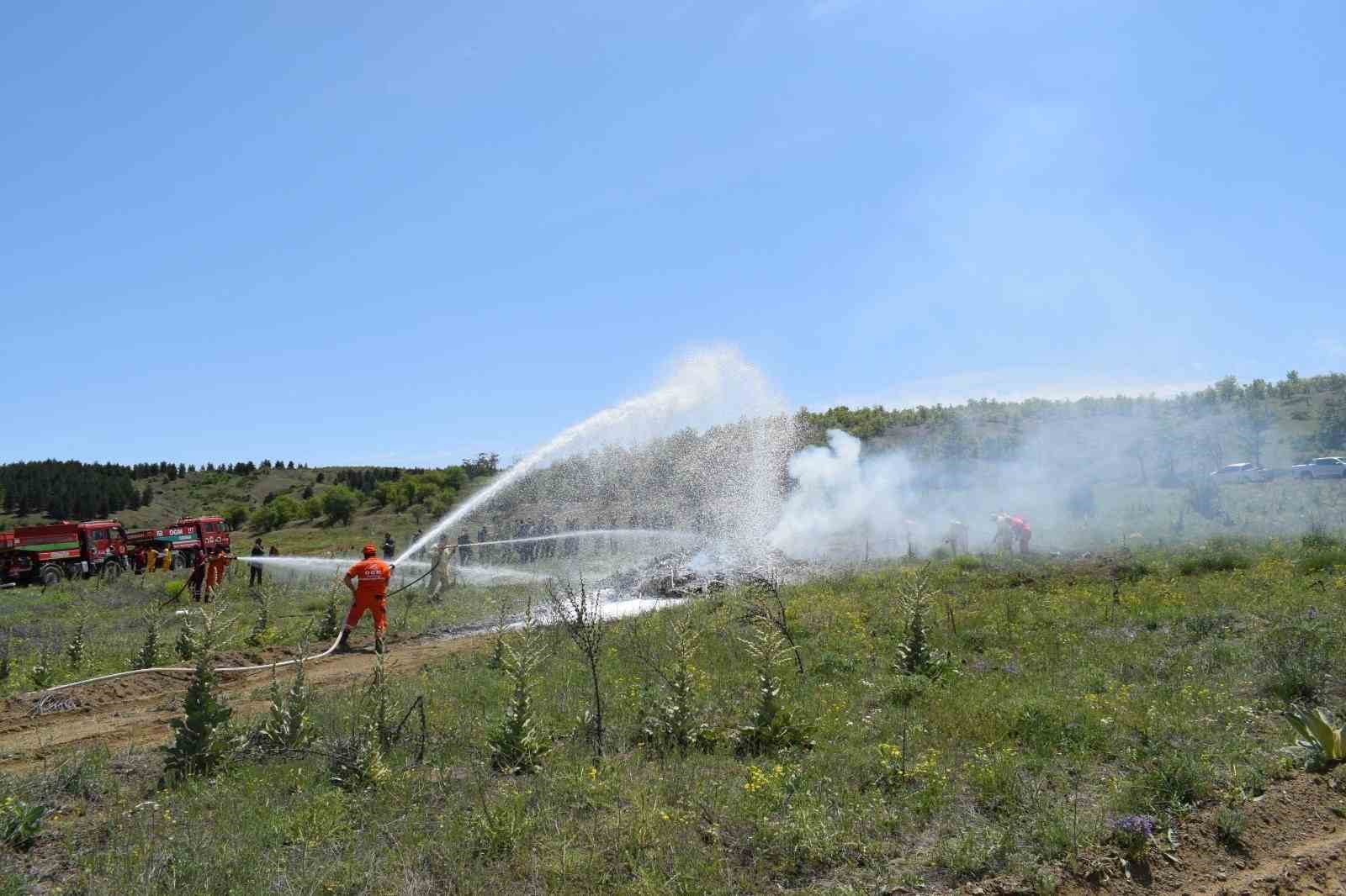 Yangınla mücadele iş başı eğitimleri sürüyor