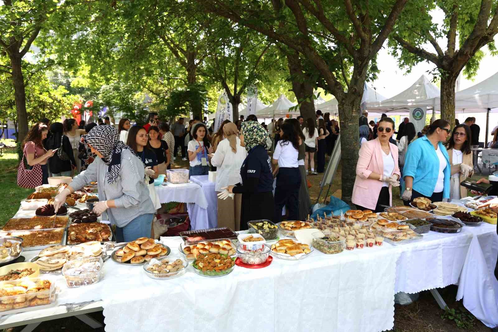 Ziraat fakültesinde geleneksel tomurcuk şenliği
