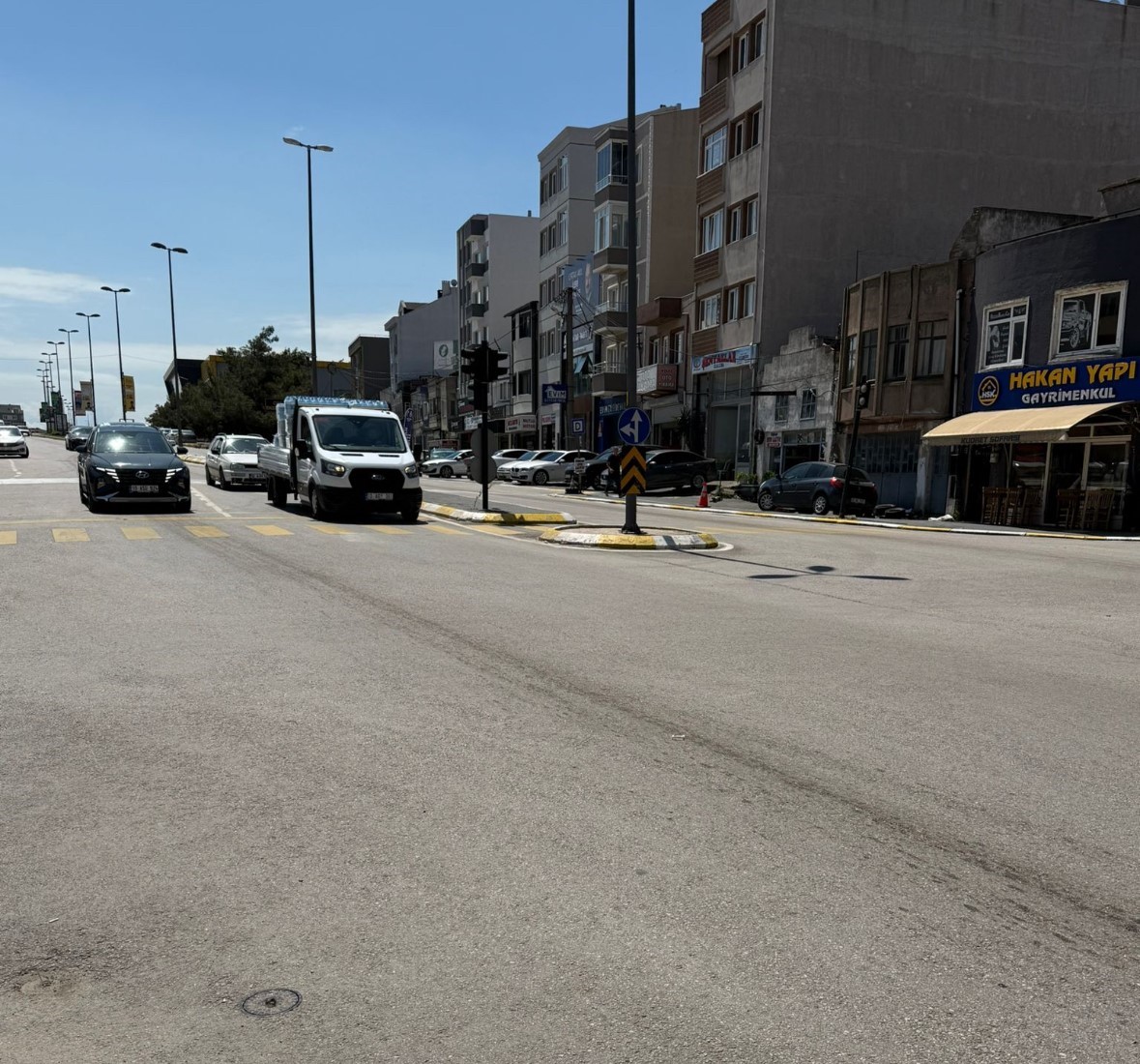 Mazotun sızdığı yolda kayan sürücü yaralandı