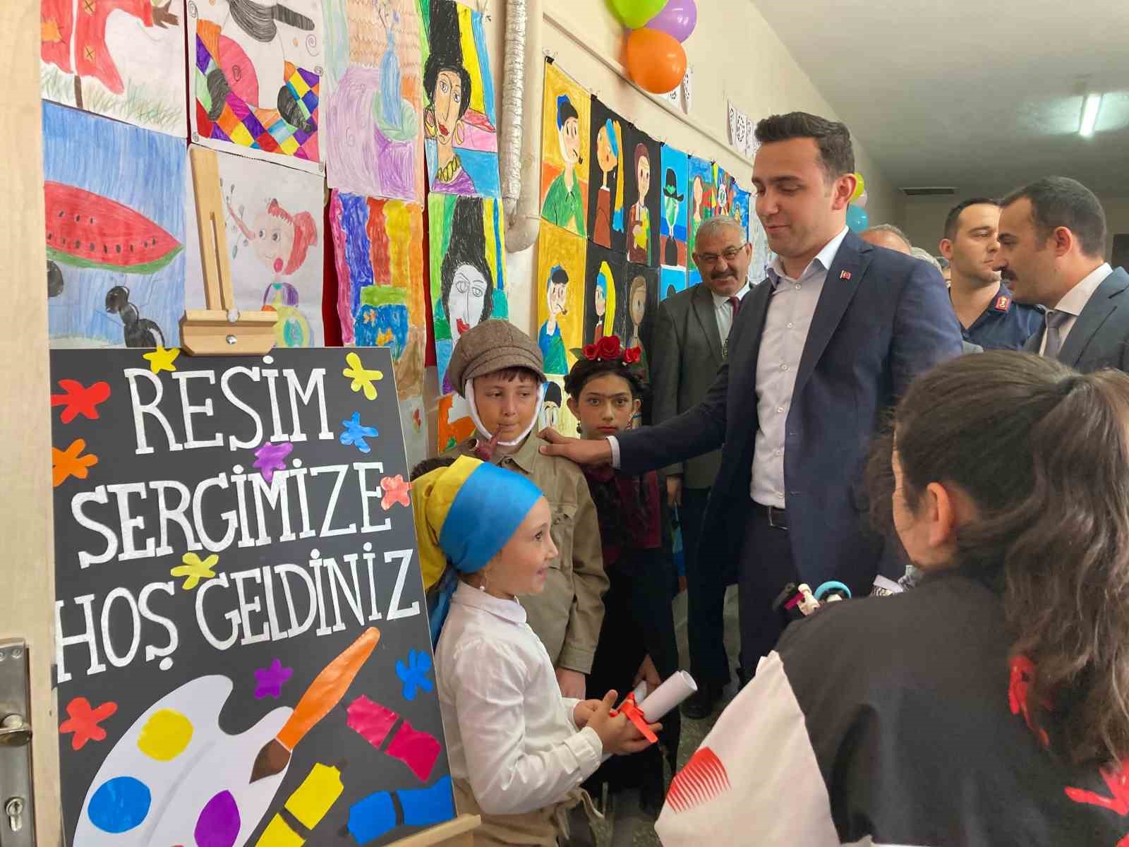 Sultandağı’nda Halk Eğitim Merkezinde yıl sonu sergisi açıldı