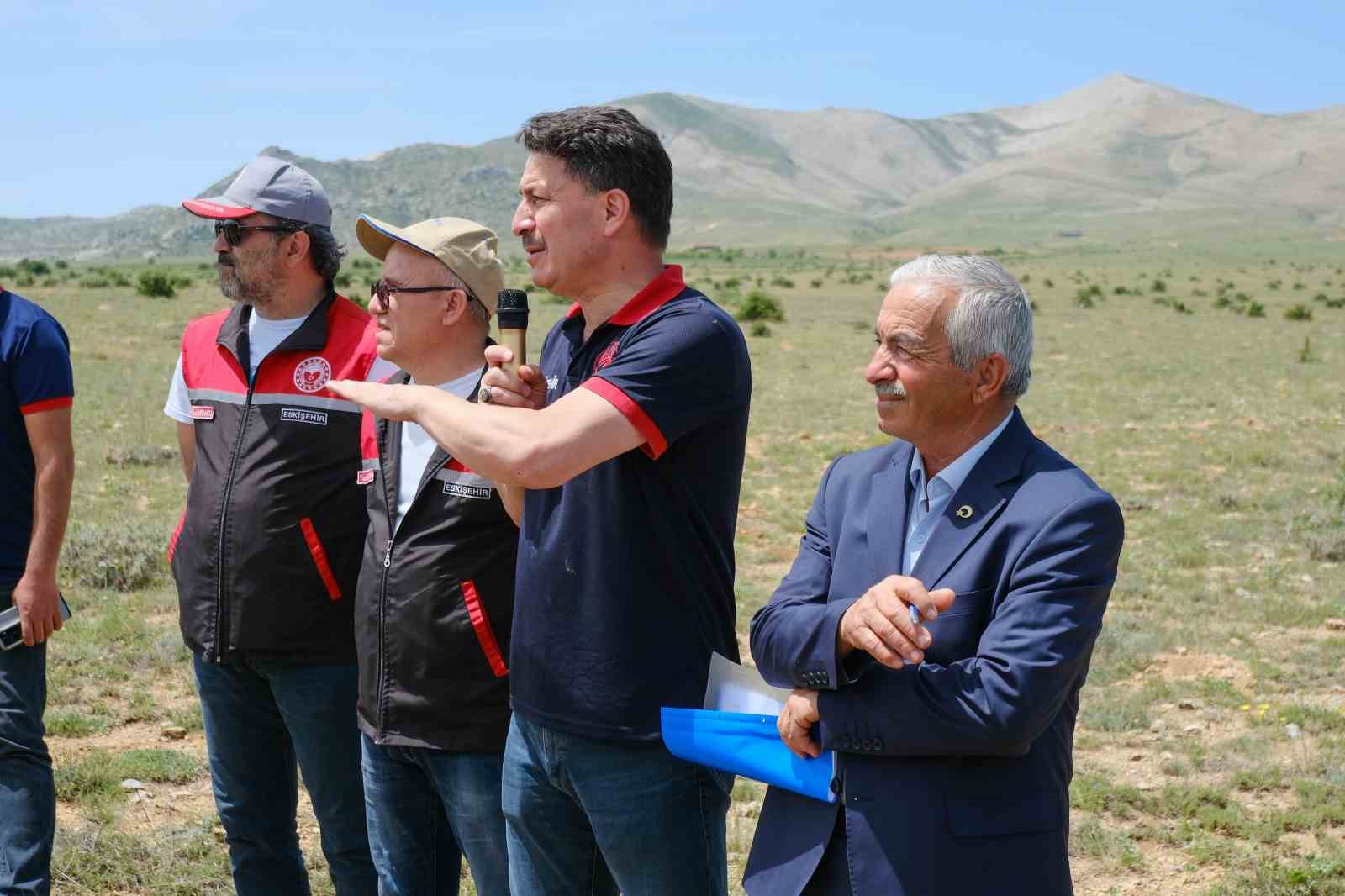 Tarımsal &uuml;retim i&ccedil;in g&uuml;breleme yapılan mera arazisi 3 milyon metrekareye ulaştı
