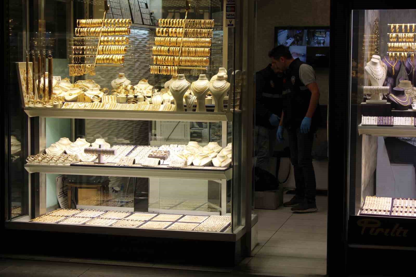 Sarrafı soymaya &ccedil;alışan bankacı: "Sıkıntı i&ccedil;inde yaşamak zoruma gitti"
