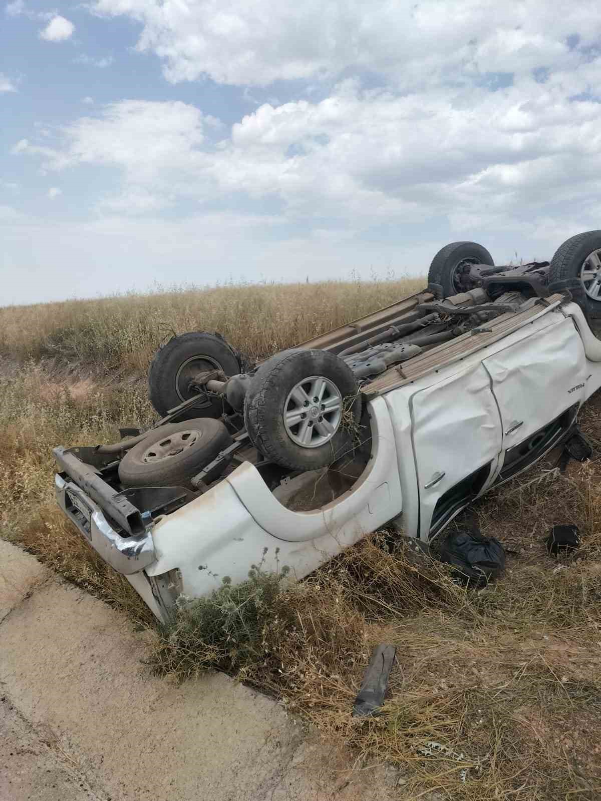Diyarbakır&rsquo;da pikap takla attı: 3 yaralı
