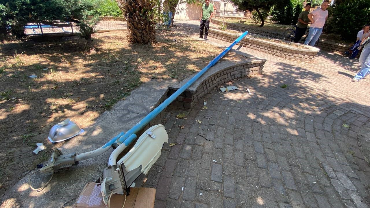 Aydın’da parkta oturan şahıslar ölümden döndü: 2 yaralı