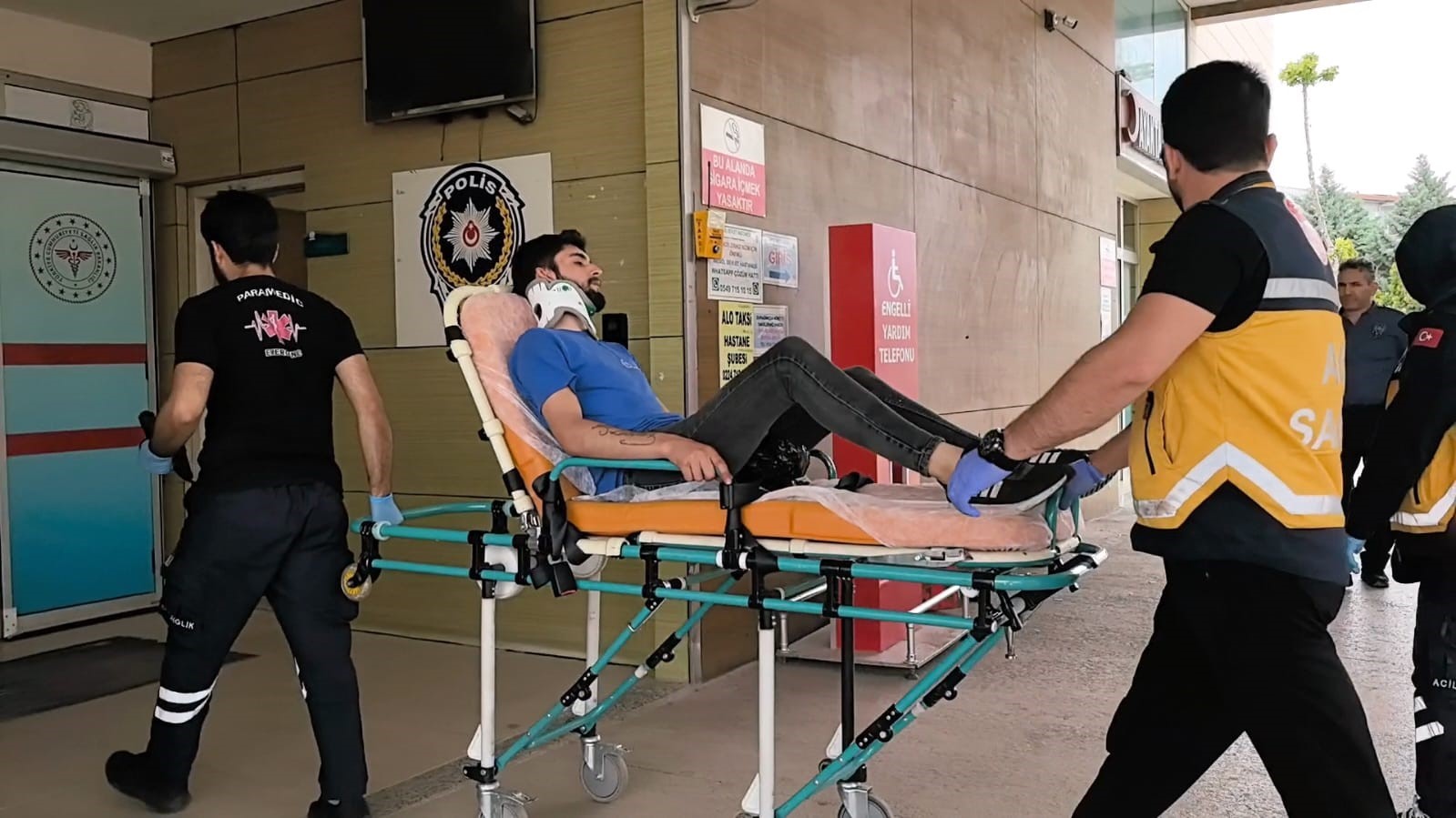 Minib&uuml;s ile otomobil &ccedil;arpıştı : 1 yaralı
