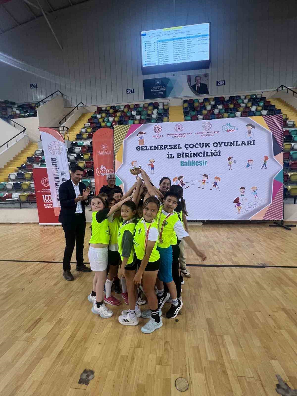 Burhaniyeli &ouml;ğrenciler birinci oldu
