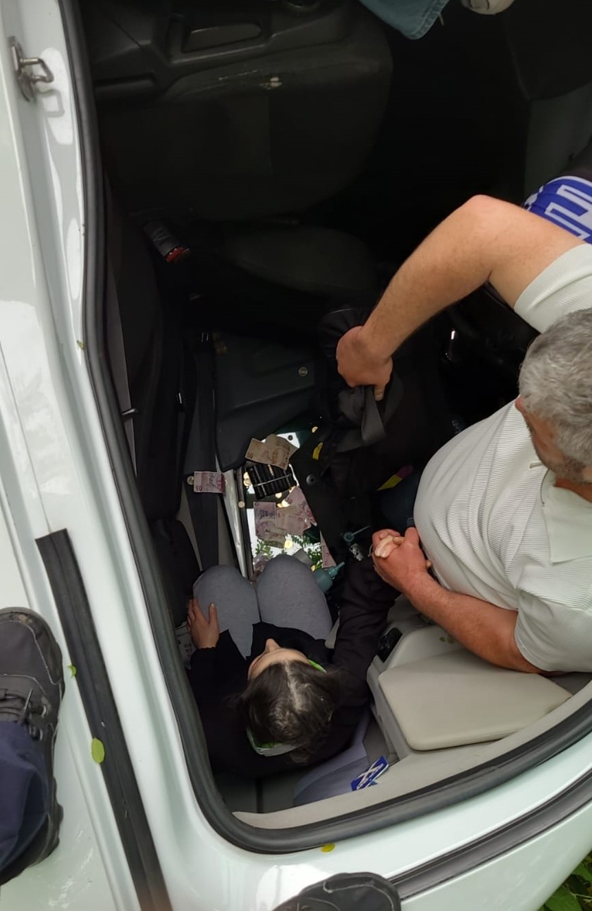 Trabzon&rsquo;da dolmuş şarampole yuvarlandı: 5 yaralı
