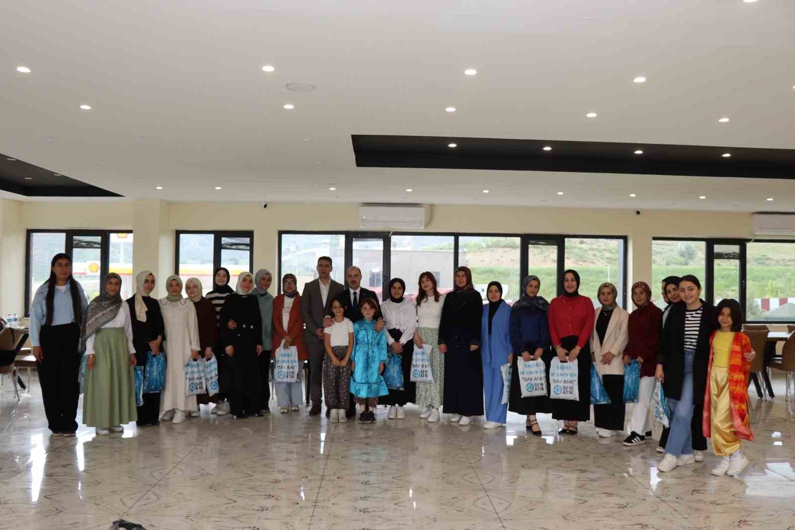 Kaymakam Çelik, Kur’an-ı Kerim’e geçen öğrencilerle buluştu