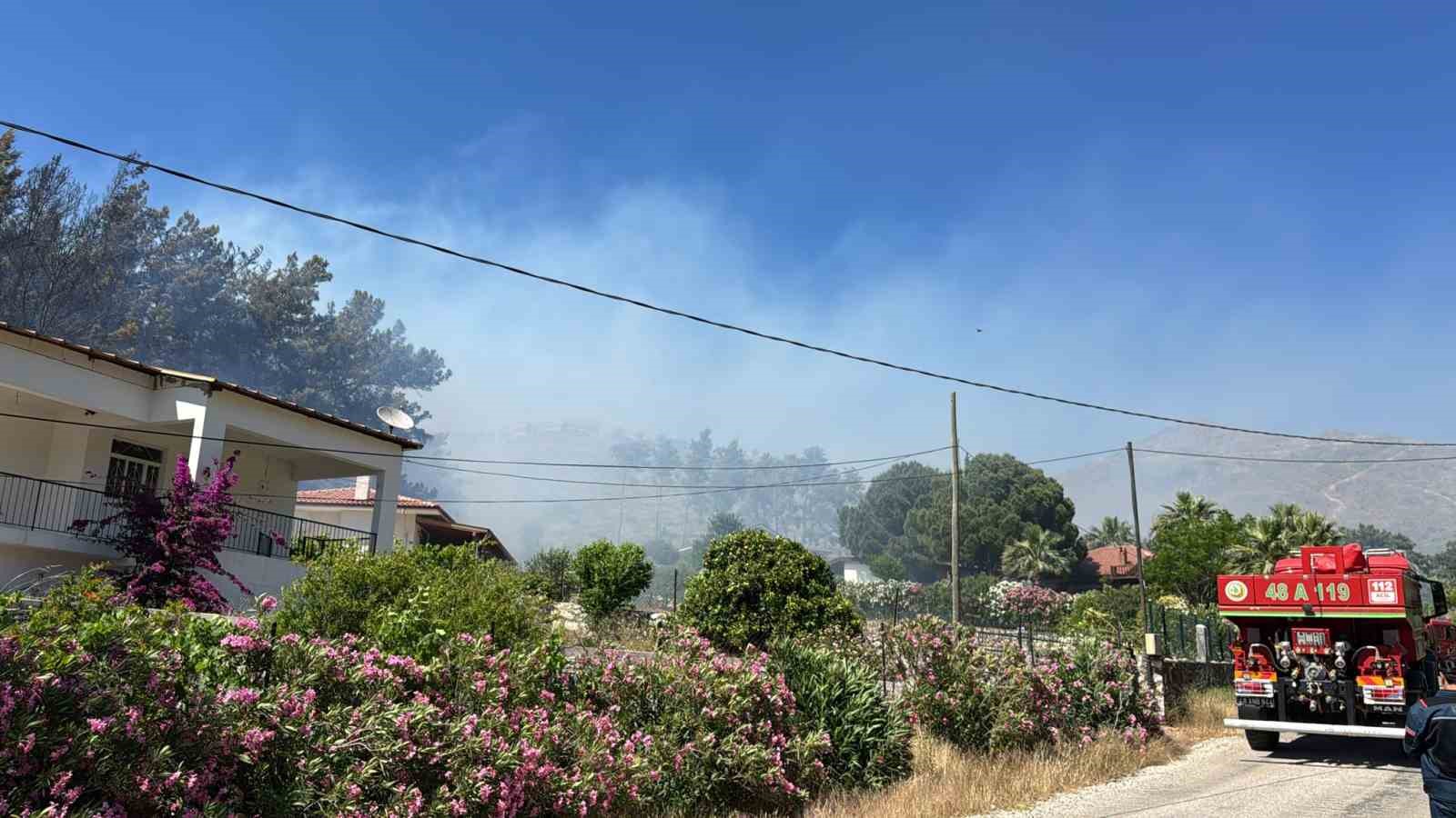 Marmaris’teki orman yangınını söndürme çalışmaları sürüyor