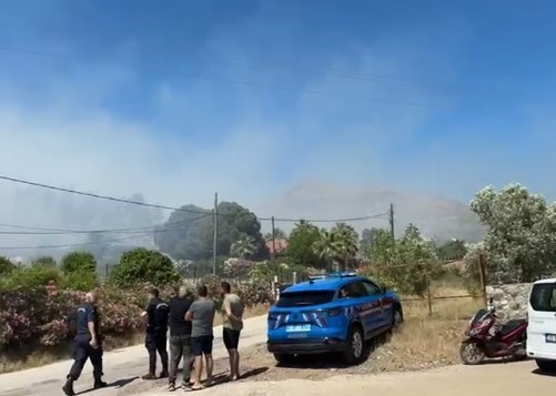 Marmaris&rsquo;teki orman yangınını s&ouml;nd&uuml;rme &ccedil;alışmaları s&uuml;r&uuml;yor
