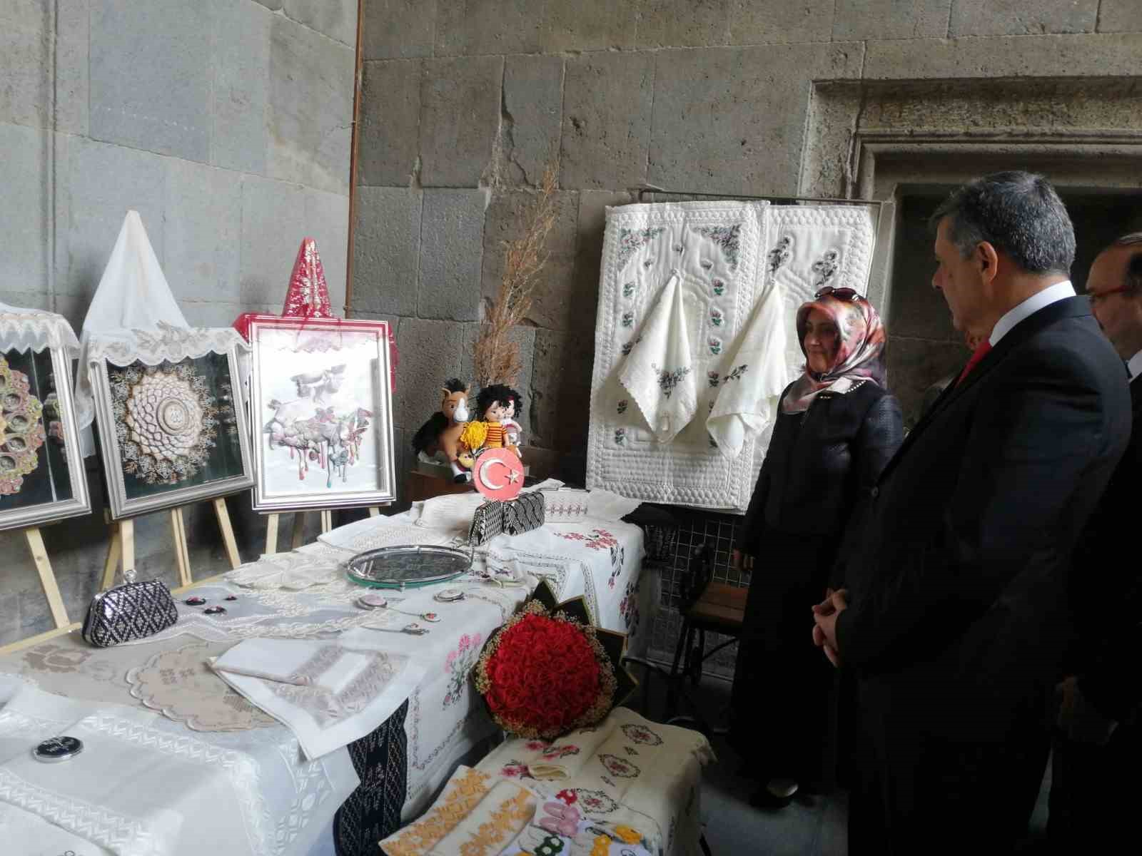 Çifte Minareli Medrese’de "Öğrenme Şenliği" sergisi açıldı