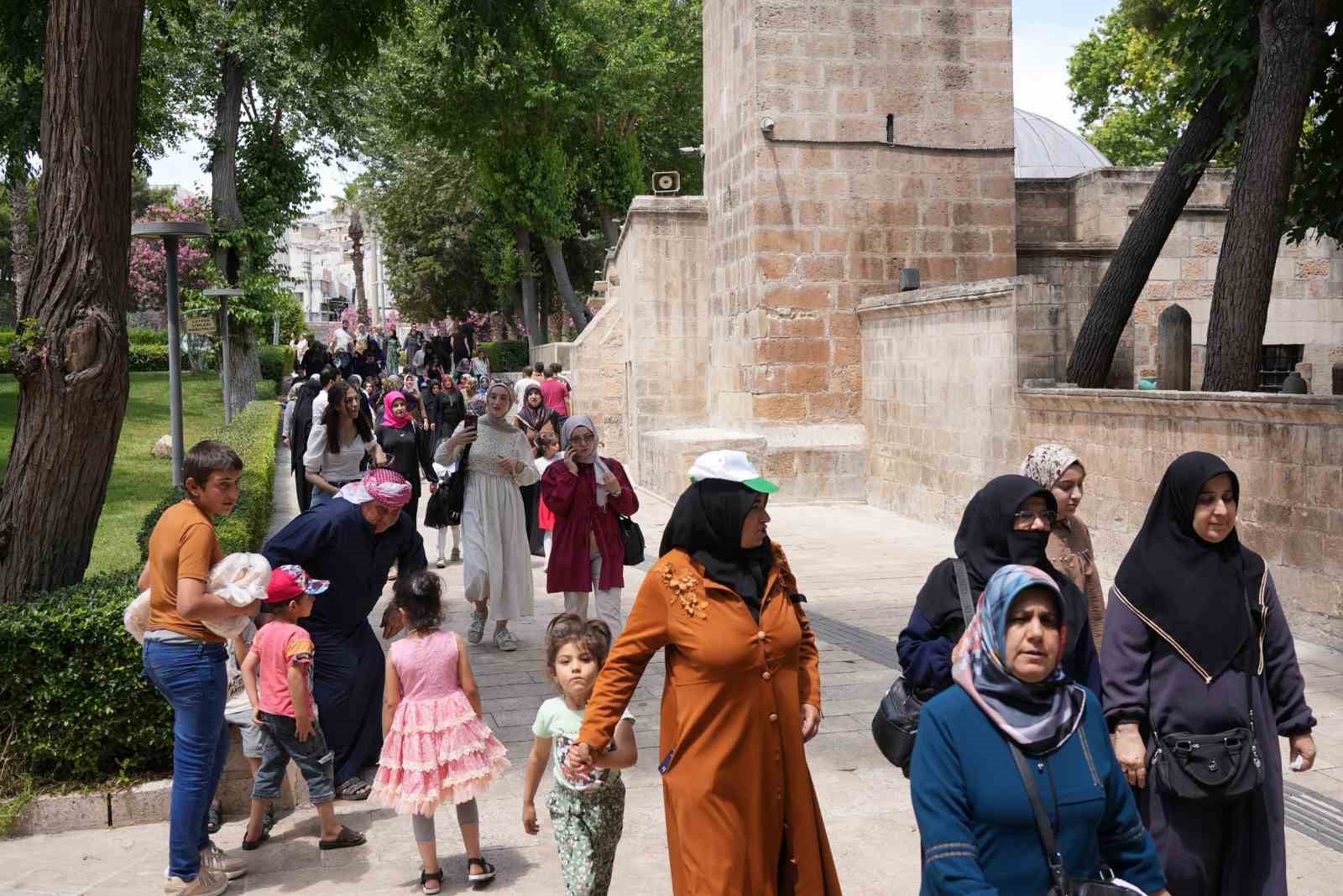 Şehitkamilli kadınlardan Şanlıurfa’ya tarihi gezi