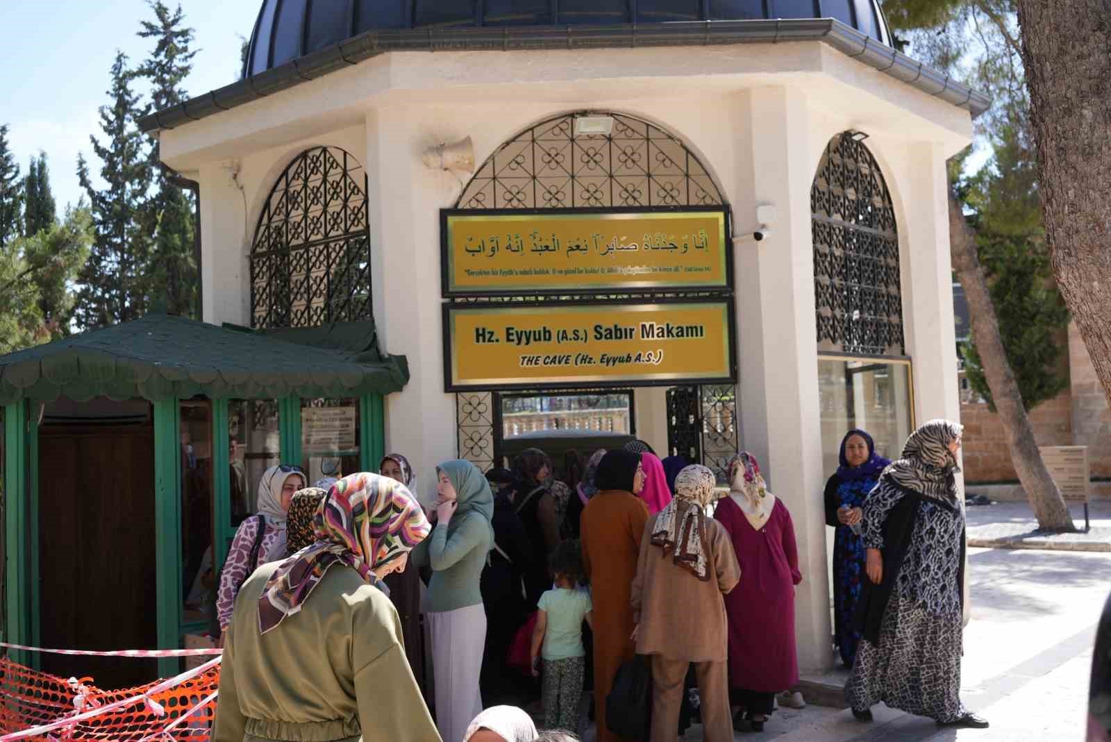 Şehitkamilli kadınlardan Şanlıurfa&rsquo;ya tarihi gezi
