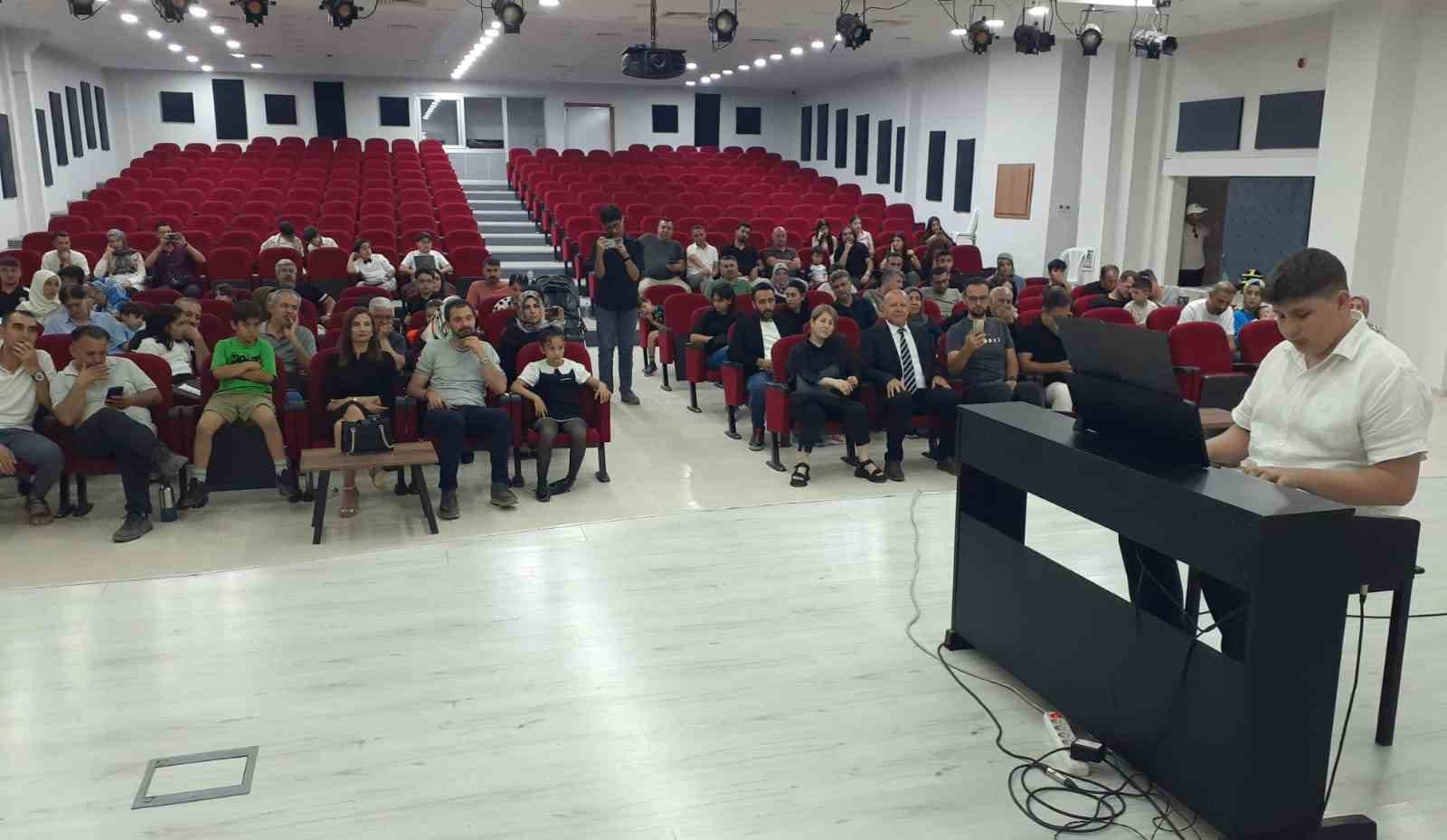 Adıyaman’da genç piyanistler hünerlerini sergiledi