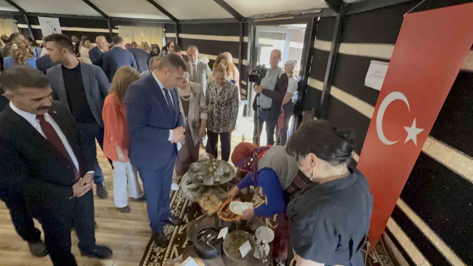 Yabancı katılımcılar D&uuml;zce yemeklerine hayran kaldı
