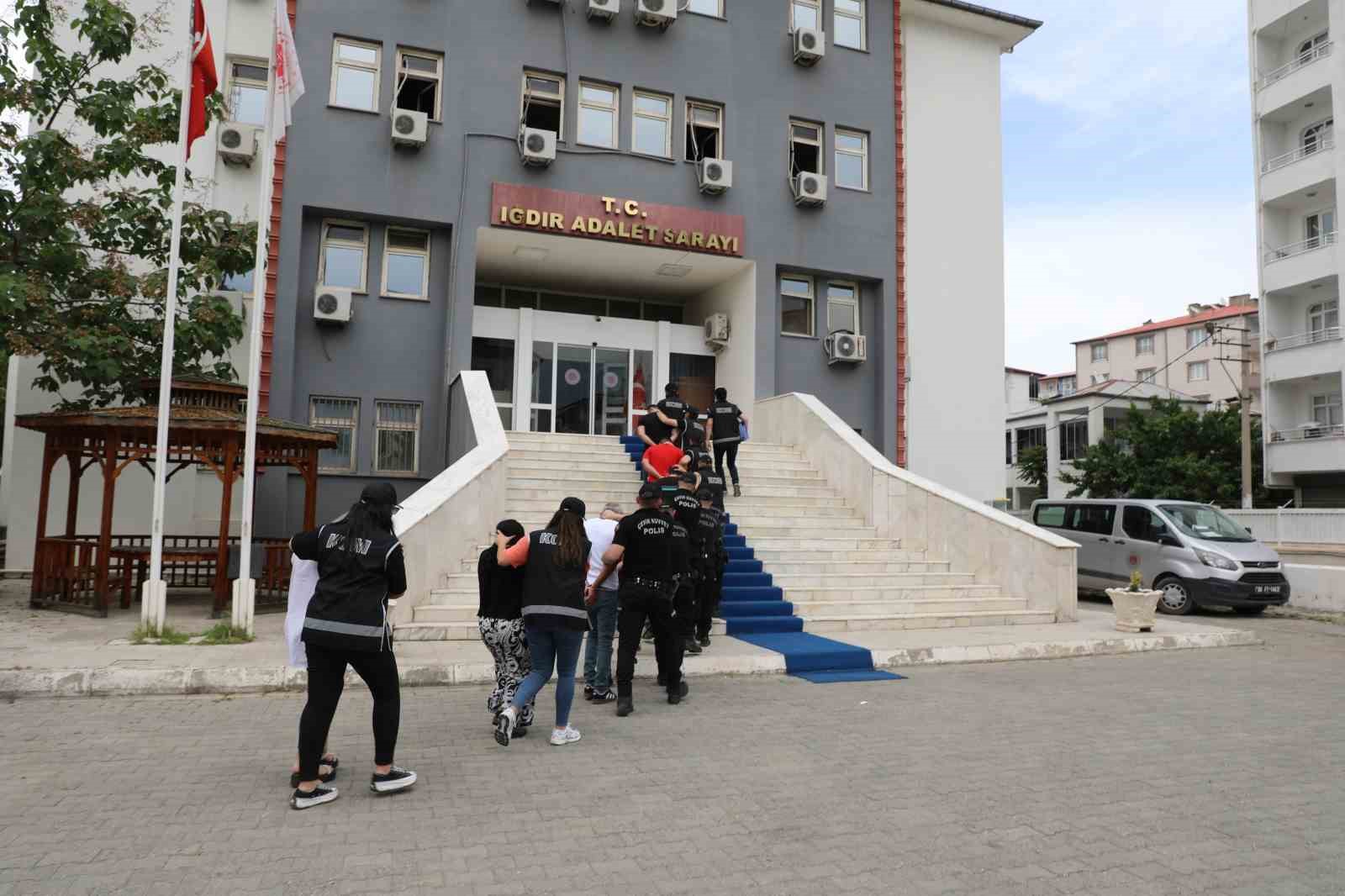 Iğdır’da çeşitli suçlardan gözaltına alınan 12 şüpheli adliyeye sevk edildi