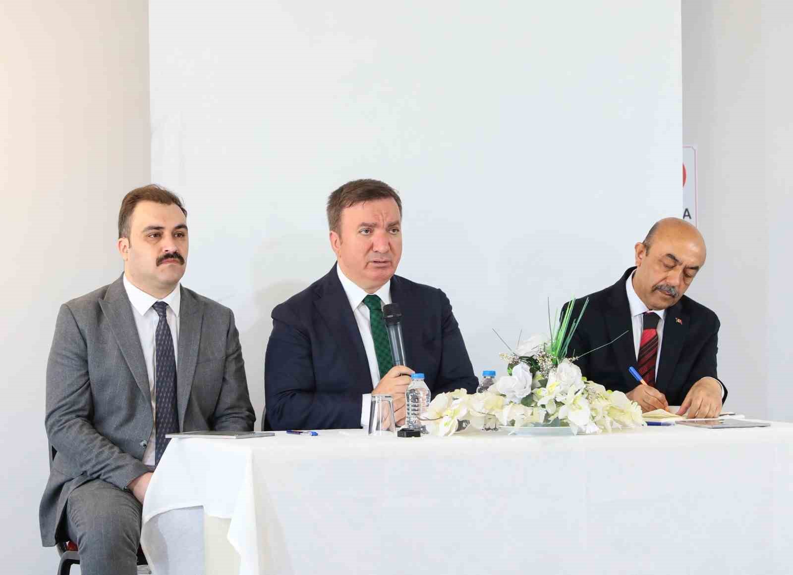 Vali Aydoğdu &Ccedil;ayırlı&rsquo;da &ouml;ğretmenlerle bir araya geldi
