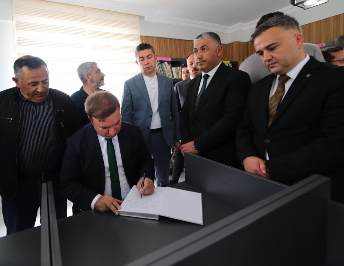 Avcı&ccedil;ayırı K&ouml;y&uuml; Yaşam Merkezi ve Uğur Yıldız K&uuml;t&uuml;phanesi&rsquo;nin a&ccedil;ılışı ger&ccedil;ekleştirildi
