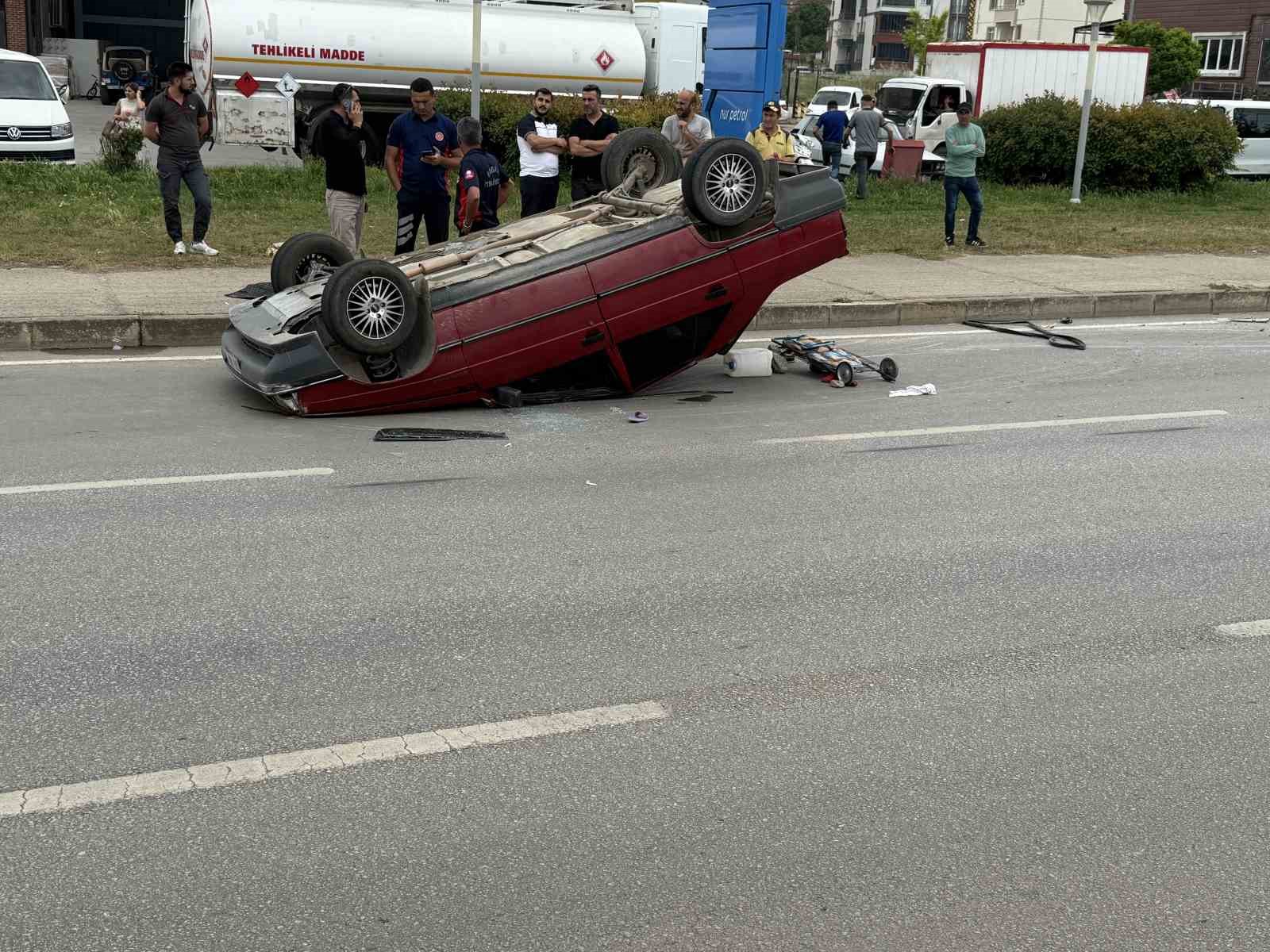 Takla atan araçtaki 2 kişi yaralandı