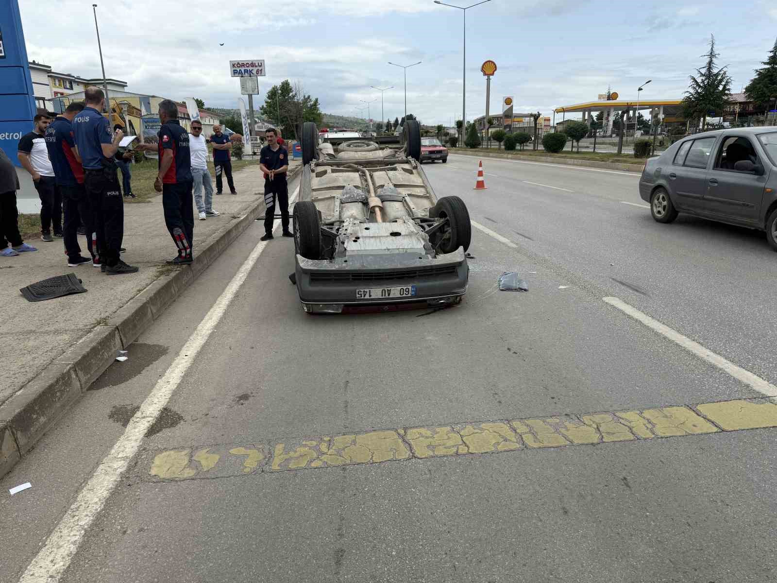 Takla atan ara&ccedil;taki 2 kişi yaralandı
