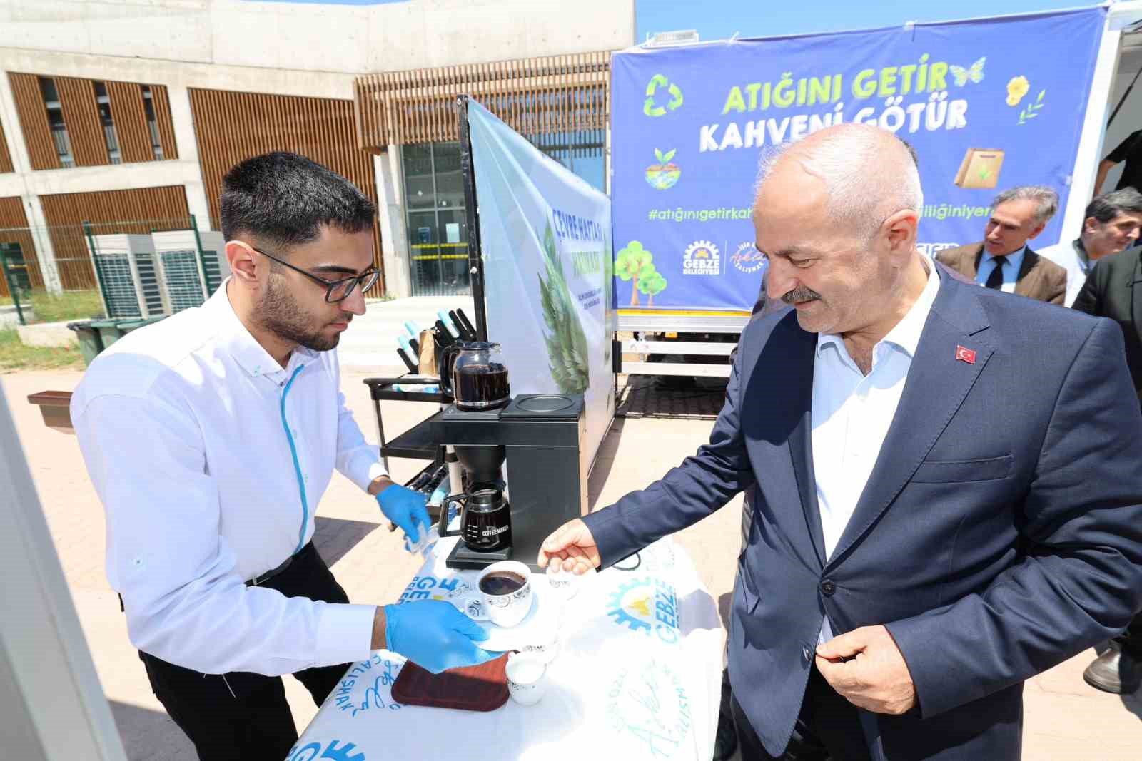 Gebze Belediyesi’nden ’Atığını Getir Kahveni Götür’