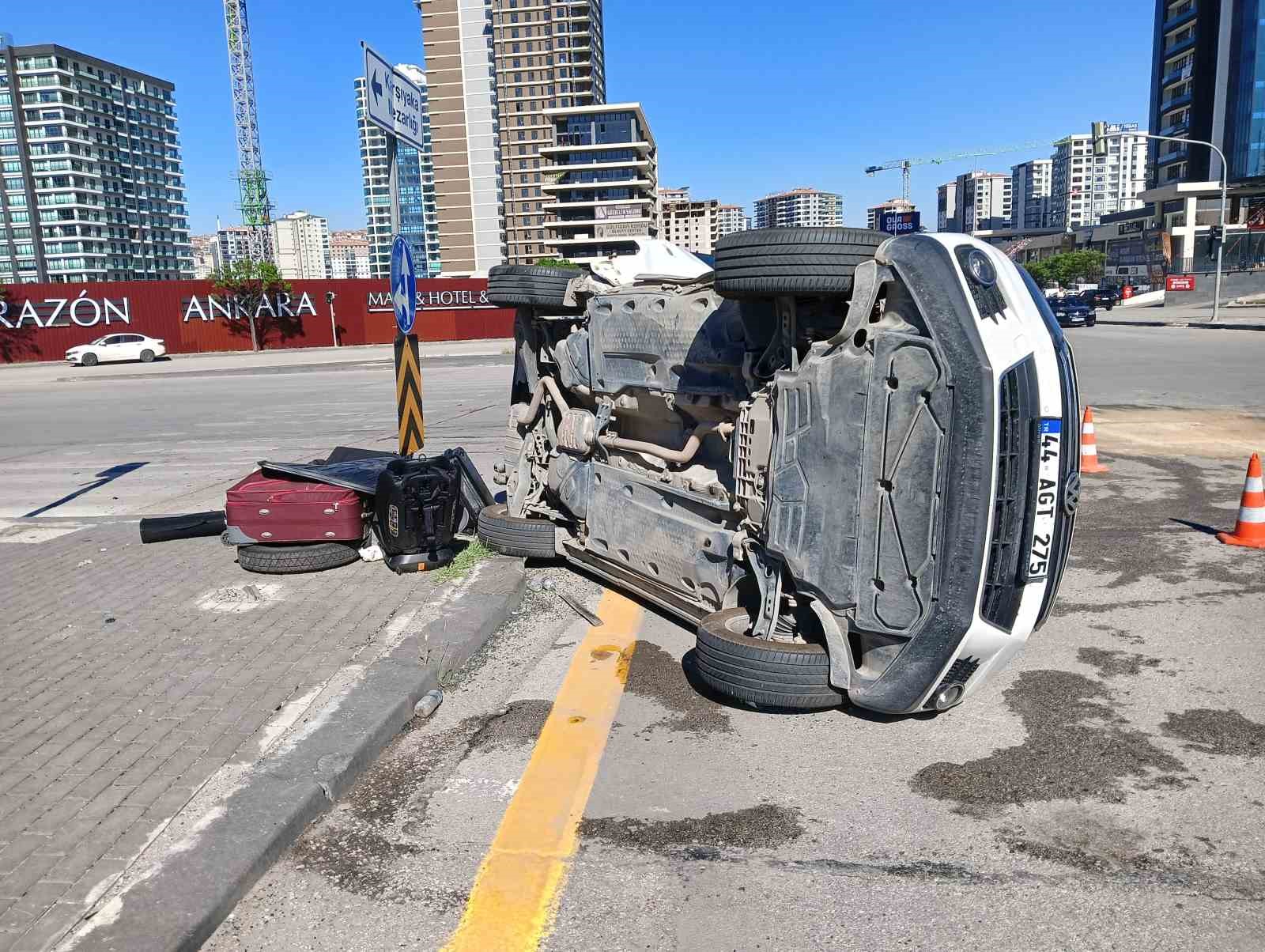 Ankara&rsquo;da iki otomobil &ccedil;arpıştı: 2&rsquo;si bebek 6 yaralı
