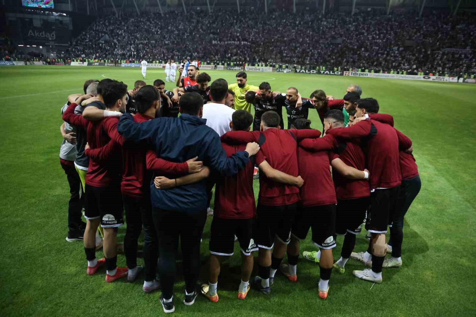 Elazığspor: "Karşılaşmanın kaldığı yerden devam etmesini talep ediyoruz"