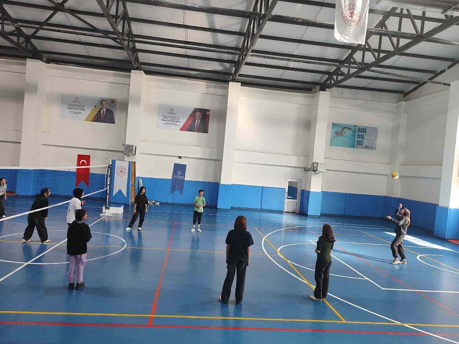 Varto&rsquo;da voleybol kursuna yoğun ilgi
