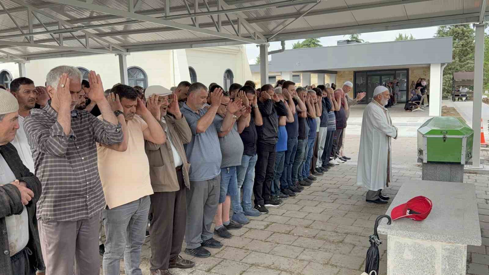 Kocaeli’deki kazada hayatını kaybeden Düzceli sürücü toprağa verildi