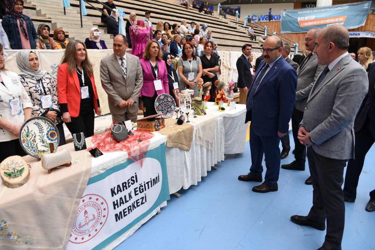 Balıkesir&rsquo;de 2 bin 874 kursta 61 bin kursiyer belge aldı
