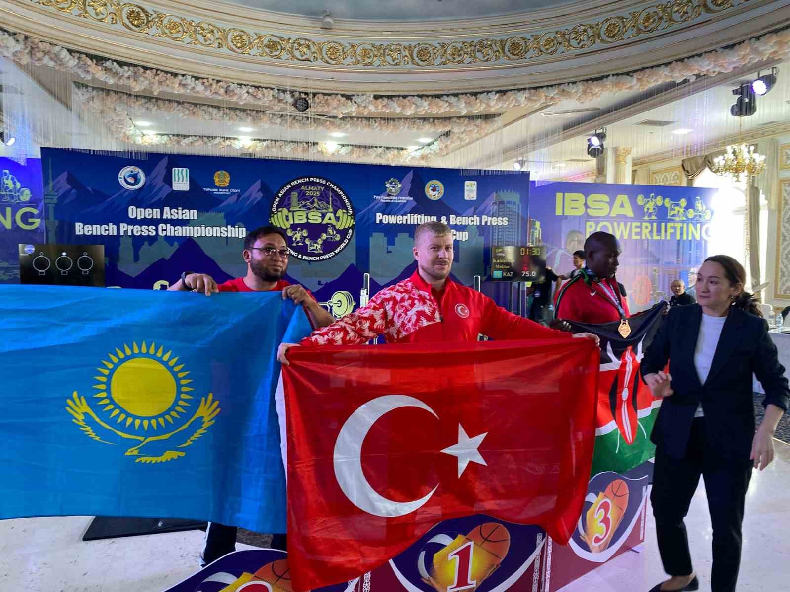 Kazakistan’da madalya yağmuru