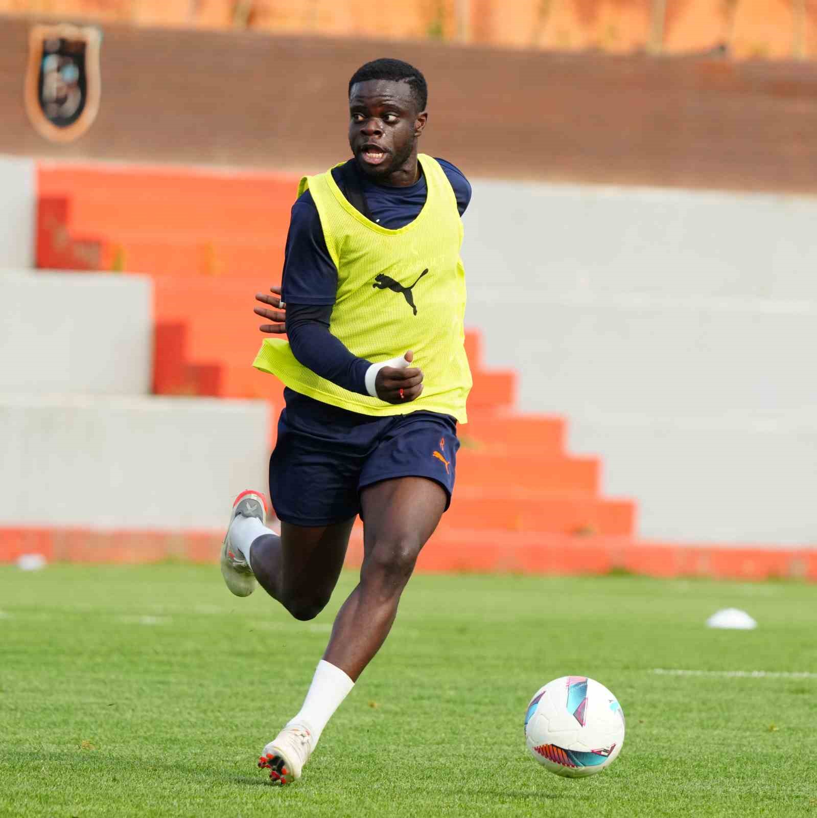 Başakşehir, Galatasaray ma&ccedil;ı hazırlıklarına başladı
