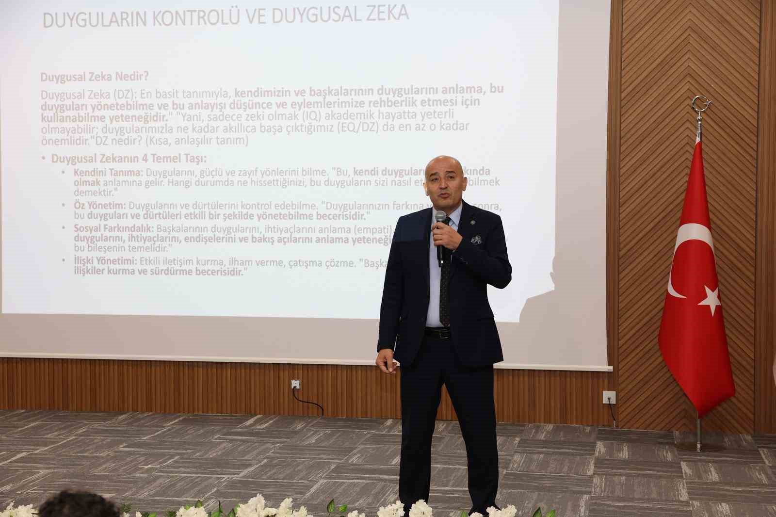 ALK&Uuml;&rsquo;de duygusal zeka, stres ve &ouml;fke y&ouml;netimi eğitimi
