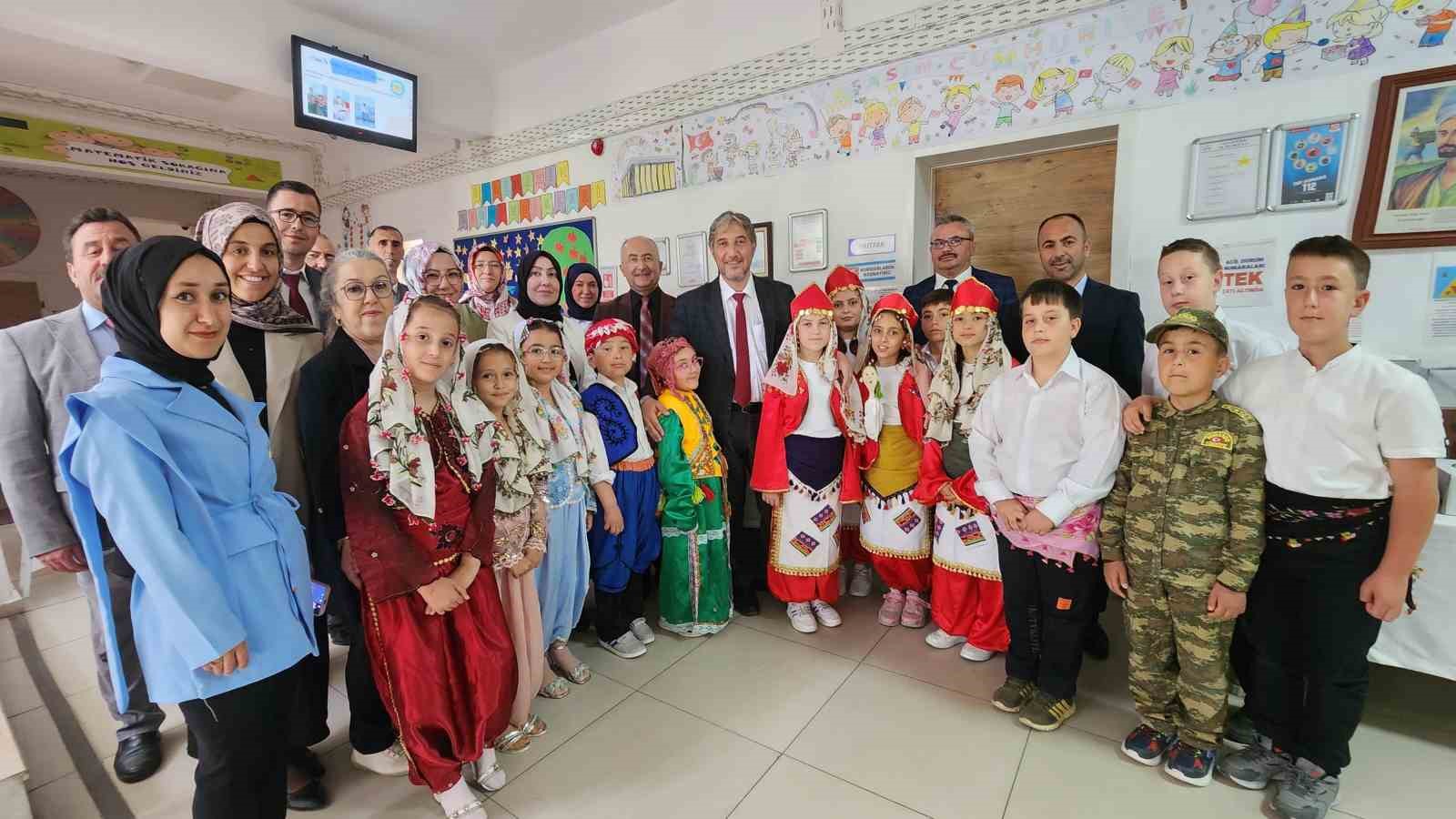 İl Milli Eğitim Müdürü Yılmaz: "Bu dünyada anne, babanızın ve öğretmenlerinizin duaları sizi başarıya götürür"