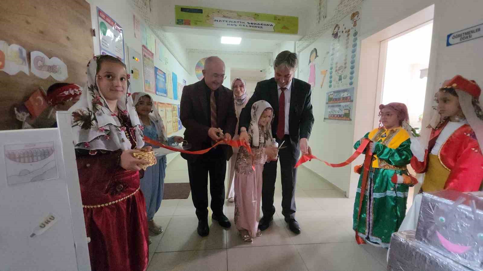 İl Milli Eğitim M&uuml;d&uuml;r&uuml; Yılmaz: "Bu d&uuml;nyada anne, babanızın ve &ouml;ğretmenlerinizin duaları sizi başarıya g&ouml;t&uuml;r&uuml;r"
