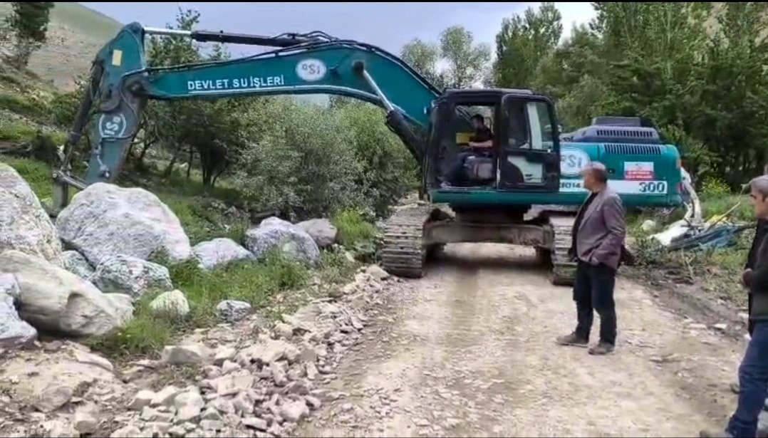 Başkale&rsquo;de sağanak sonucu taşkın meydana geldi
