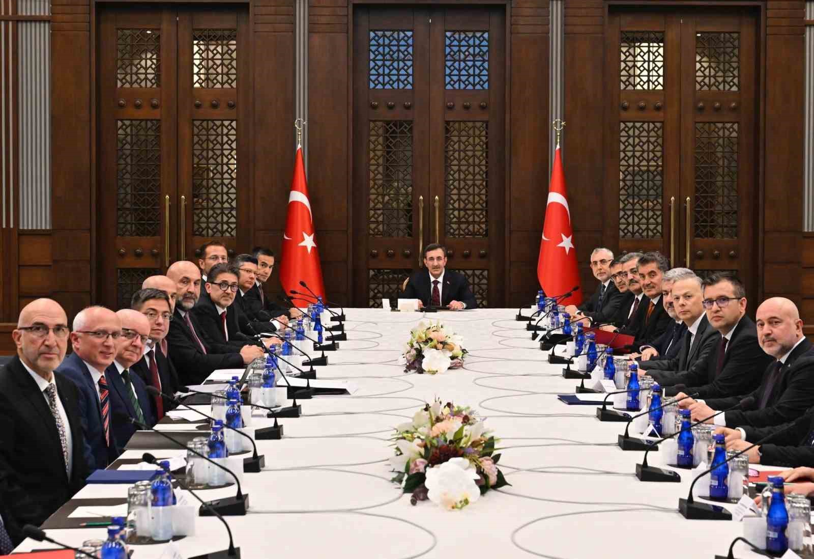 Cumhurbaşkanı Yardımcısı Yılmaz: "Metal sekt&ouml;r&uuml;m&uuml;z&uuml; kamu, &ouml;zel sekt&ouml;r ve &ccedil;alışanlarımızın iş birliğiyle daha da g&uuml;&ccedil;lendirmekte kararlıyız"
