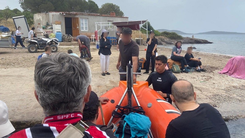 Ayvalık’ın Maden Adası’nda mahsur kalan vatandaşları Sahil Güvenlik kurtardı